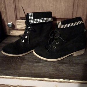 Woman's boots very pretty boots with rhinestones